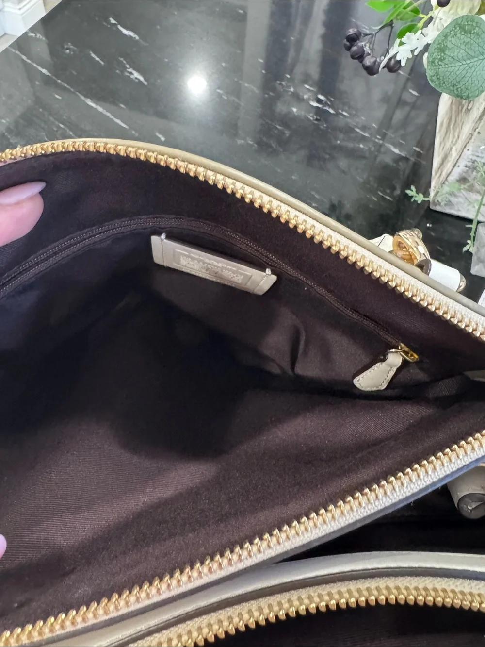 🤎Coach Christie Carryall Khaki Chalk Satchel Crossbody